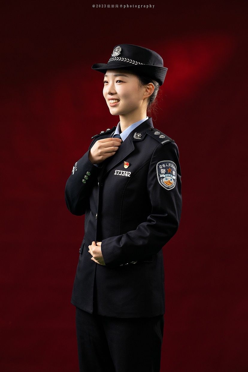 英武帅气的民警形象照