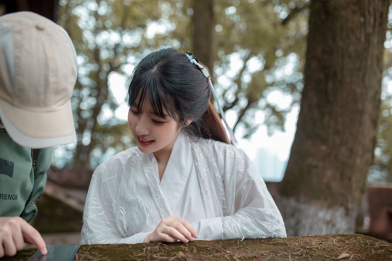 汉服小姐姐（图ZMjA5OTI2NTAw） - 人像摄影 - 站酷设计师比间绘影原创素材 - 站酷ZCOOL