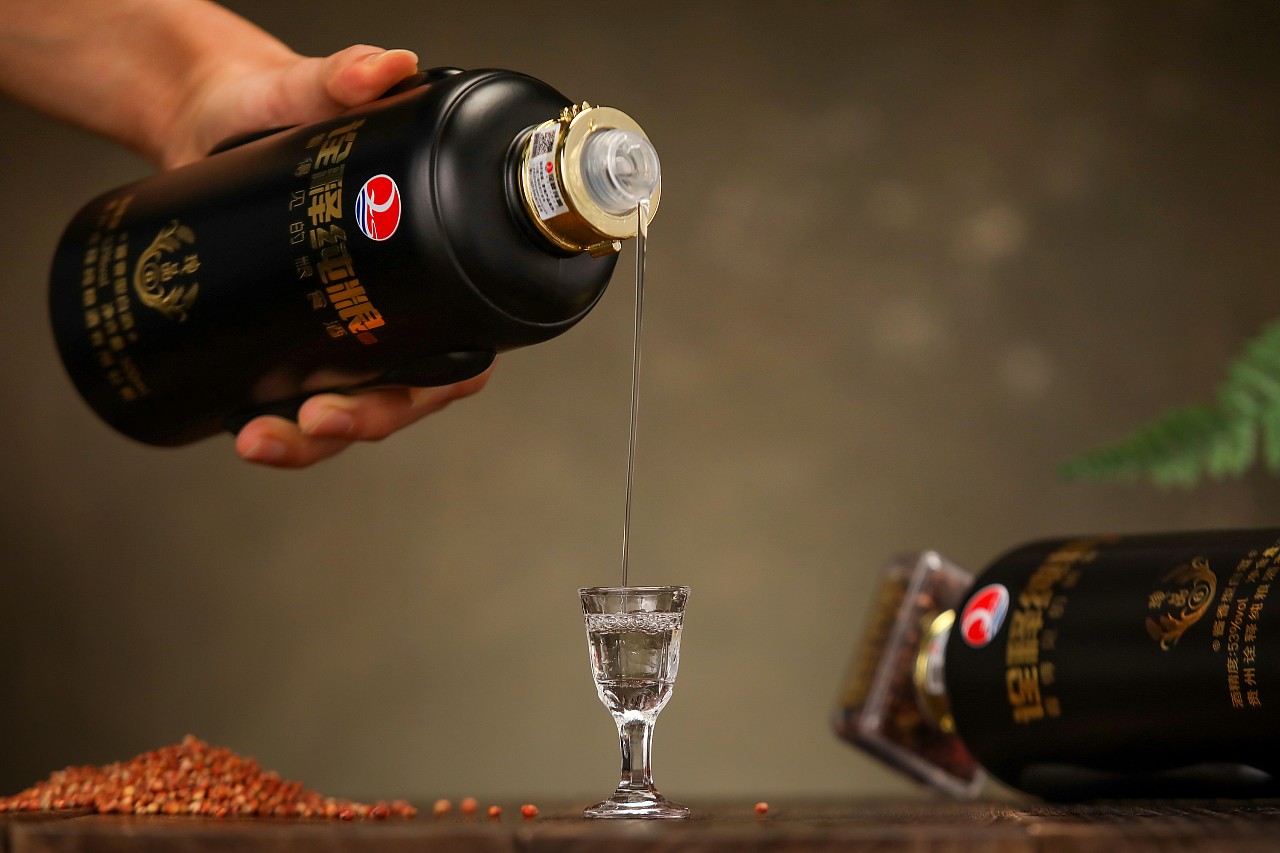 白酒摄影茅台镇