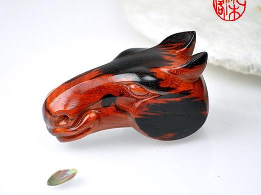 顽木作品《马首是瞻》