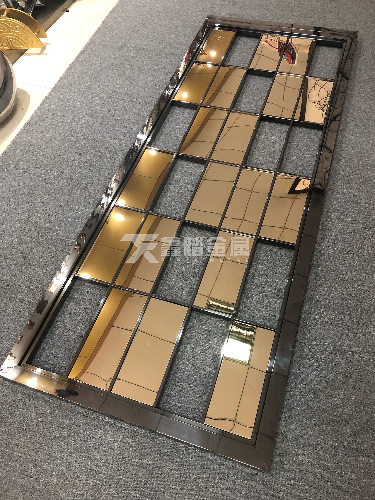 镜面黑金不锈钢焊接屏风注入新鲜元素设计