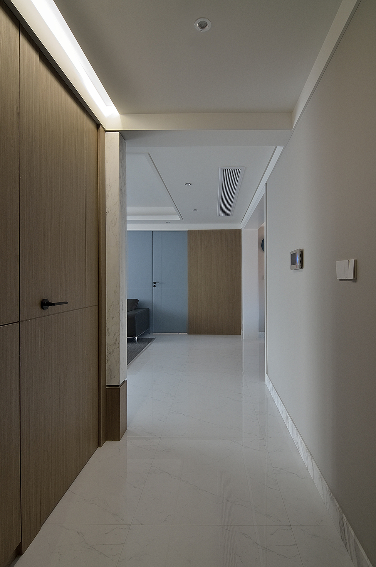 入户 | Gray&Blue公寓,大小空间设计研究室