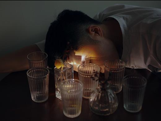 只怕夜幕降临 回忆翻涌袭来