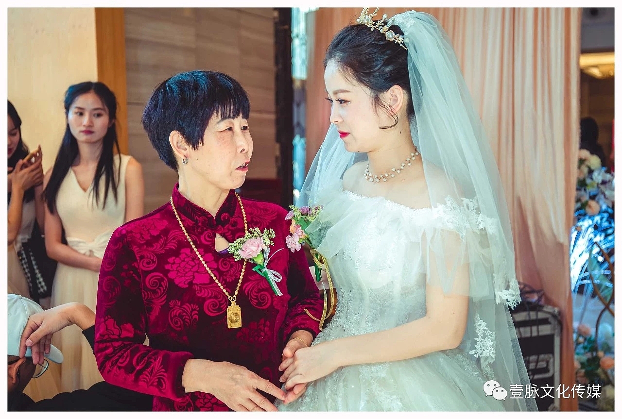 笑靥如花的新娘，祝福爱情（图ZMTM0Mzk5MzI0） - 人文/纪实摄影 - 站酷设计师壹脉文化传媒原创素材 - 站酷ZCOOL