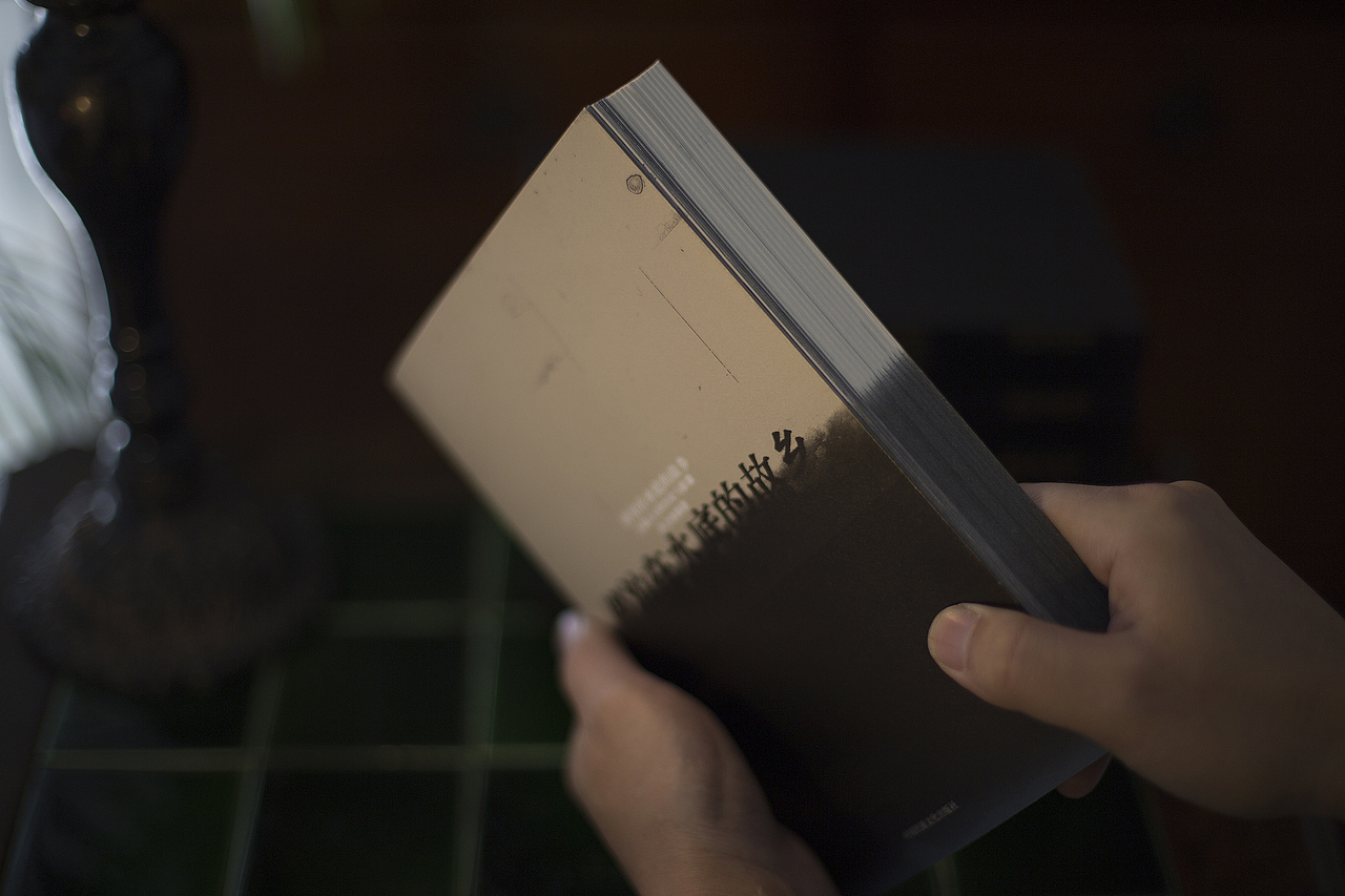 停泊在水底的故乡（图ZMTg1MjAwNTQw） - 书籍/画册 - 站酷设计师天佑书房原创素材 - 站酷ZCOOL
