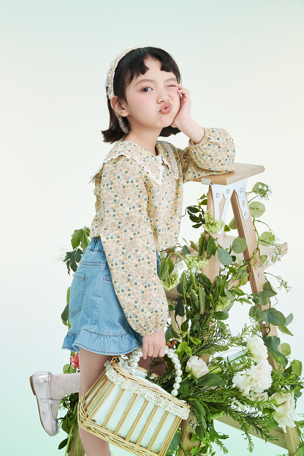 与春⾊的契合/⼥孩的⼩花园