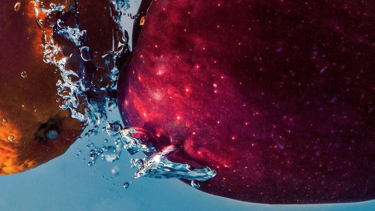 【When the fruit fell in love with diving】（图ZMjQxMzc2MjA=） - 产品摄影 - 站酷设计师Be_made_in_China原创素材 - 站酷ZCOOL