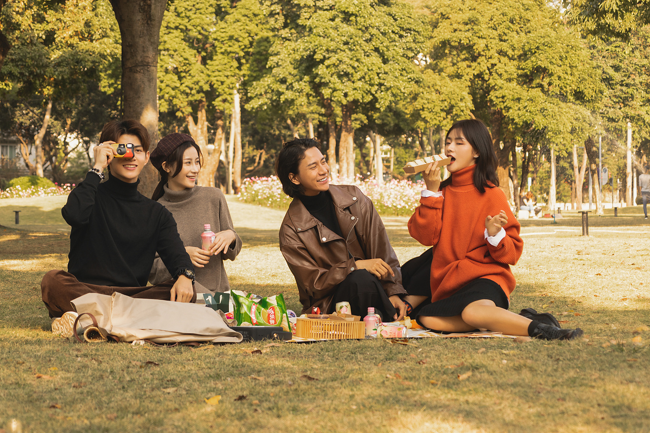 晚秋 · 與朋友野餐（圖ZMjM1MTcxOTE2） - 人像攝影 - 站酷設(shè)計(jì)師奔跑的小橘原創(chuàng)素材 - 站酷ZCOOL