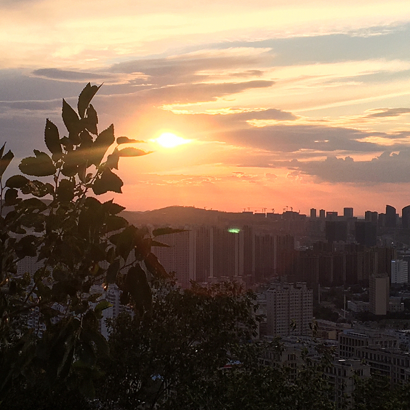 城市夕阳