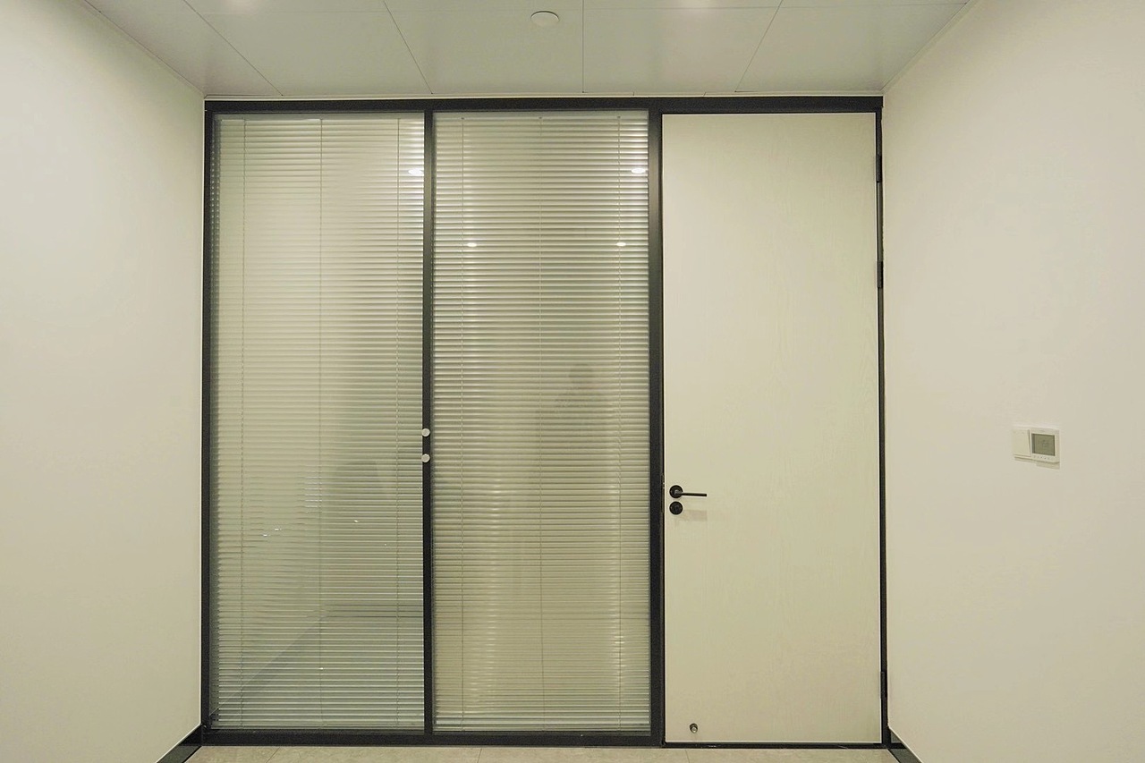 铝合金双玻百叶隔断