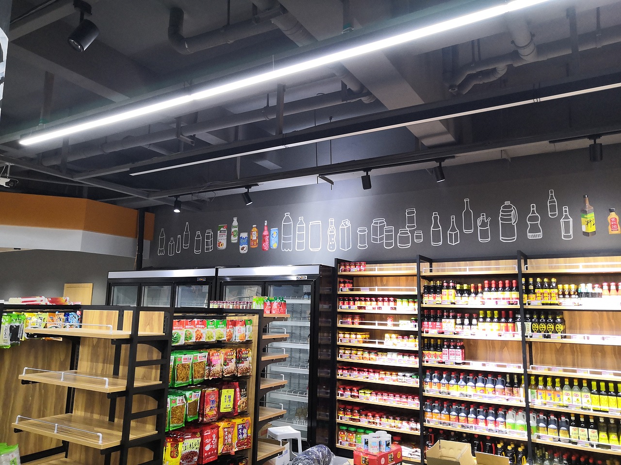 尊重工具,细心工作,感受绘画,感恩生命,基准与质量取决于我们的心