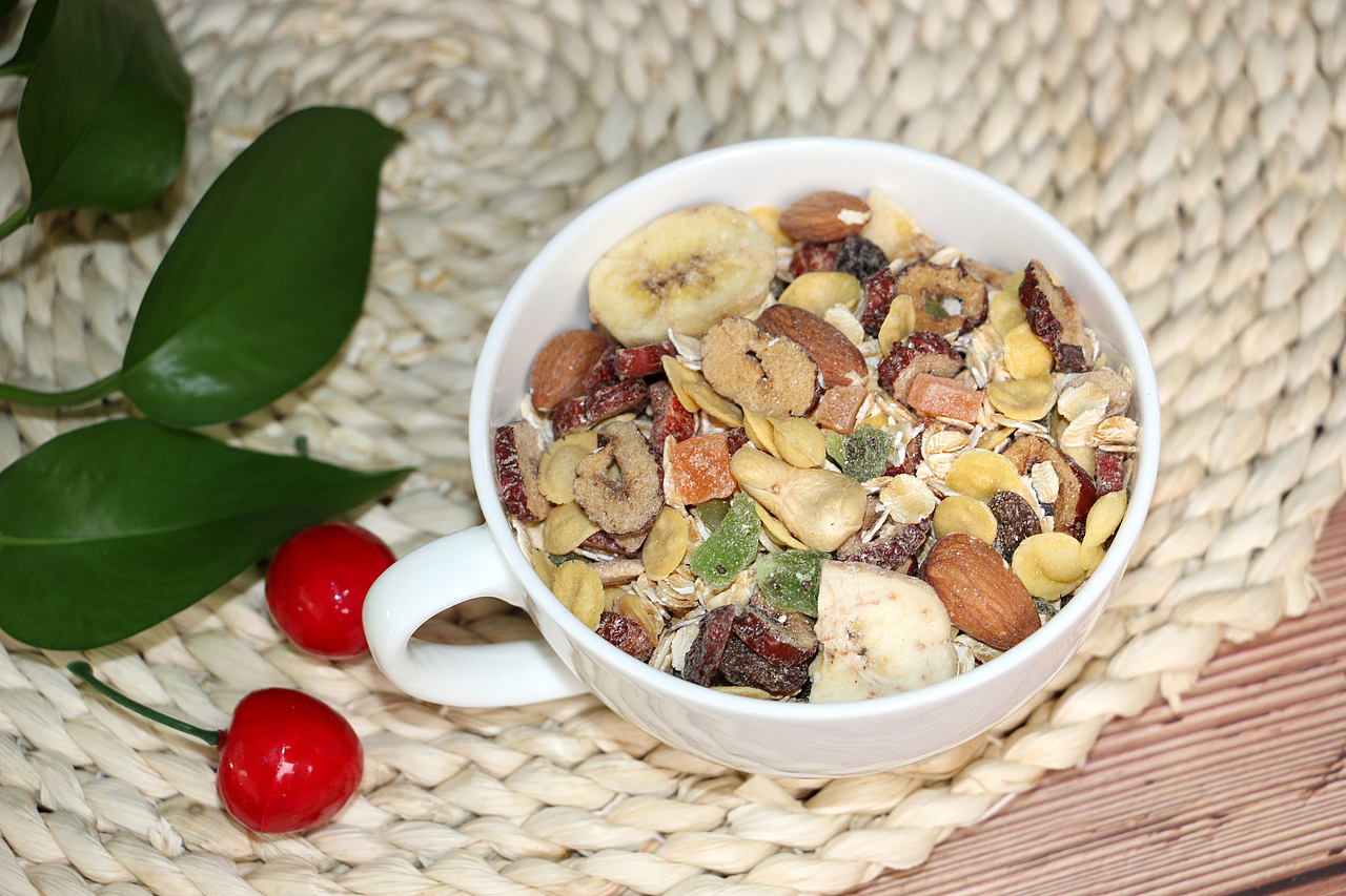 红豆薏米粉/麦片/酸奶块坚果/青汁