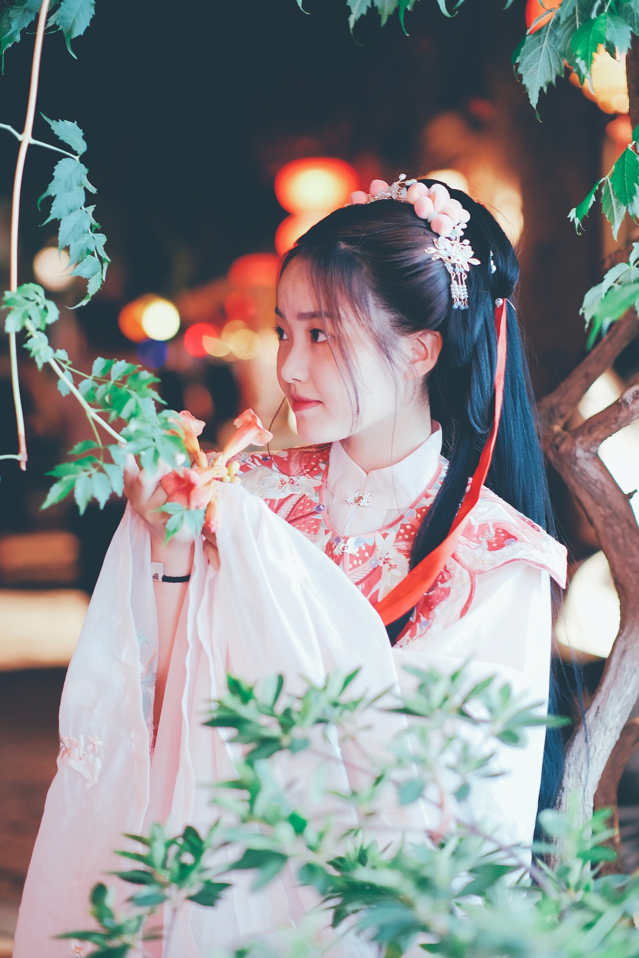 挽云鬓,拈花开