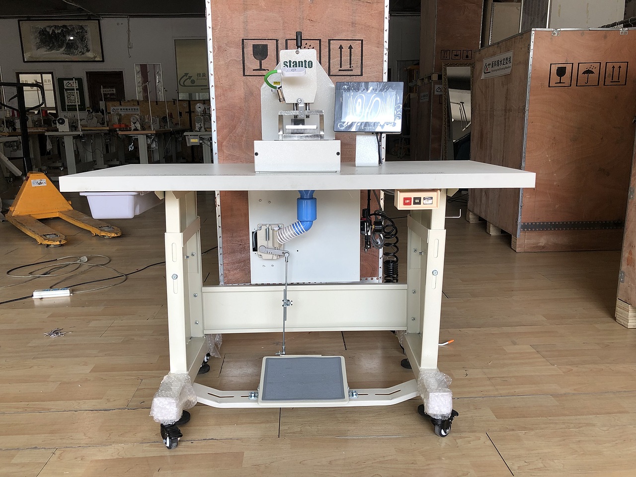 棉麻面料、真丝围巾、双面呢面料、家纺床品,流苏机