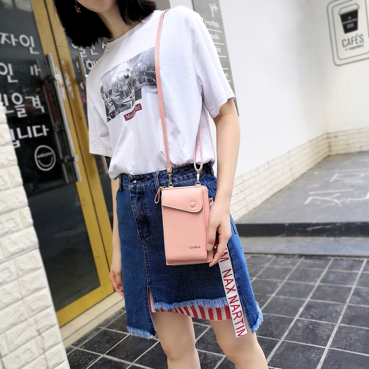 淘宝拍照多功能手机包拍摄静物拍摄模特街拍女包摄影（图ZMTYyNTEyMDIw） - 产品摄影 - 站酷设计师广州集映视觉摄影原创素材 - 站酷ZCOOL