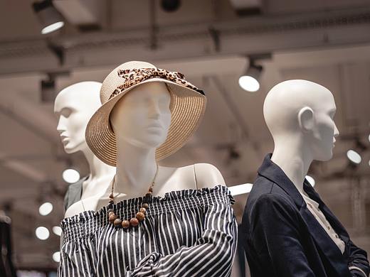 波司登减少8000余家门店的思考：为什么说小程序是服装实体店的新出路 