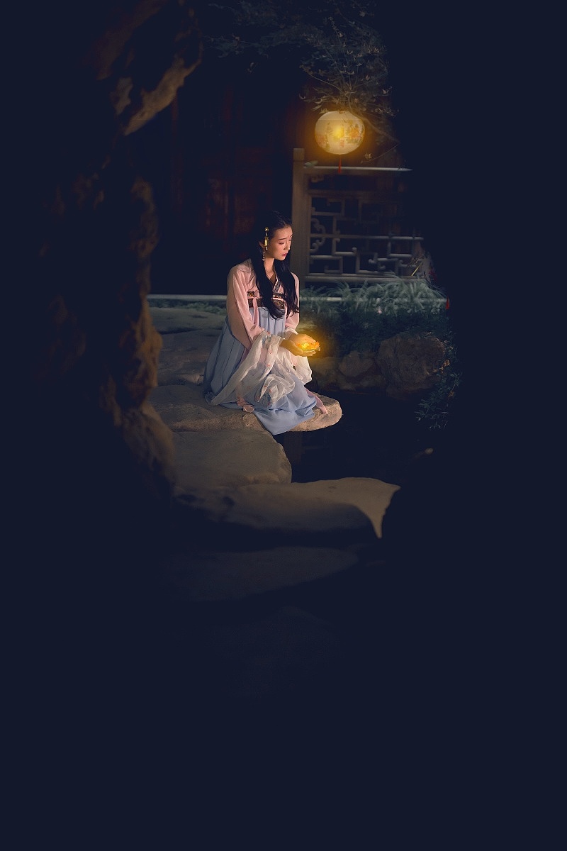 古风人像《放灯》