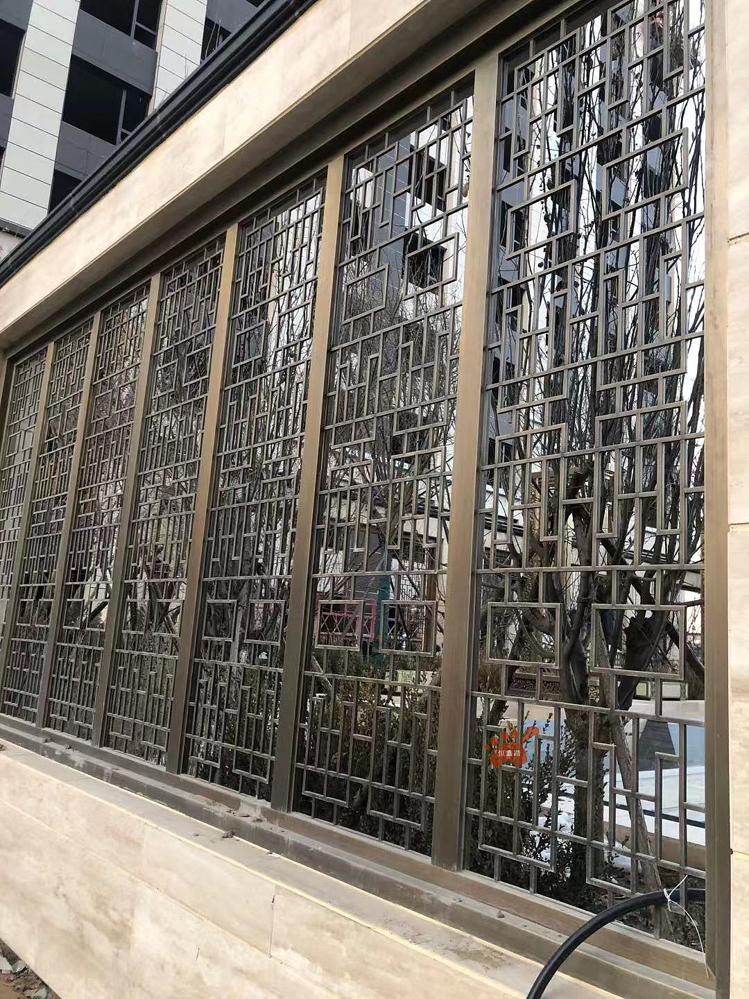 售楼部大门整装 仿古建筑不锈钢门头安装效果