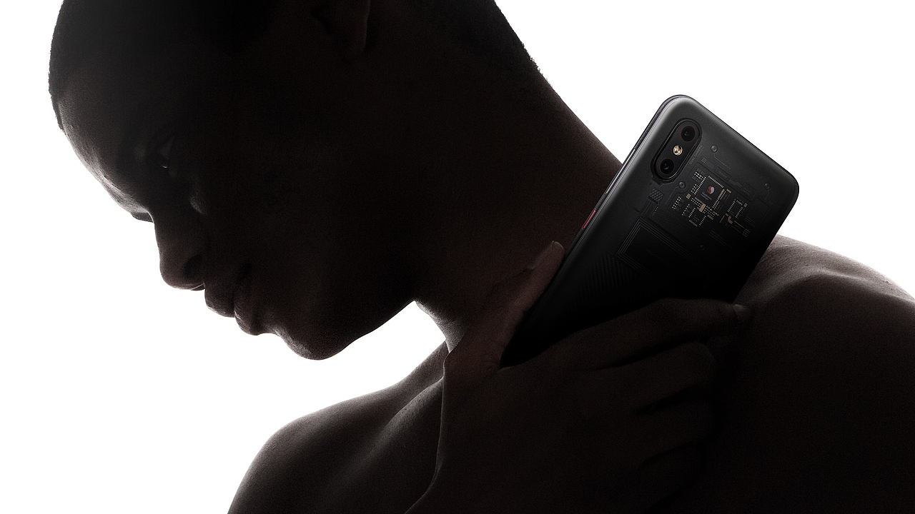 小米手机8透明版（图ZMTI0NDcwMzc2） - 人像摄影 - 站酷设计师sun_zheng原创素材 - 站酷ZCOOL