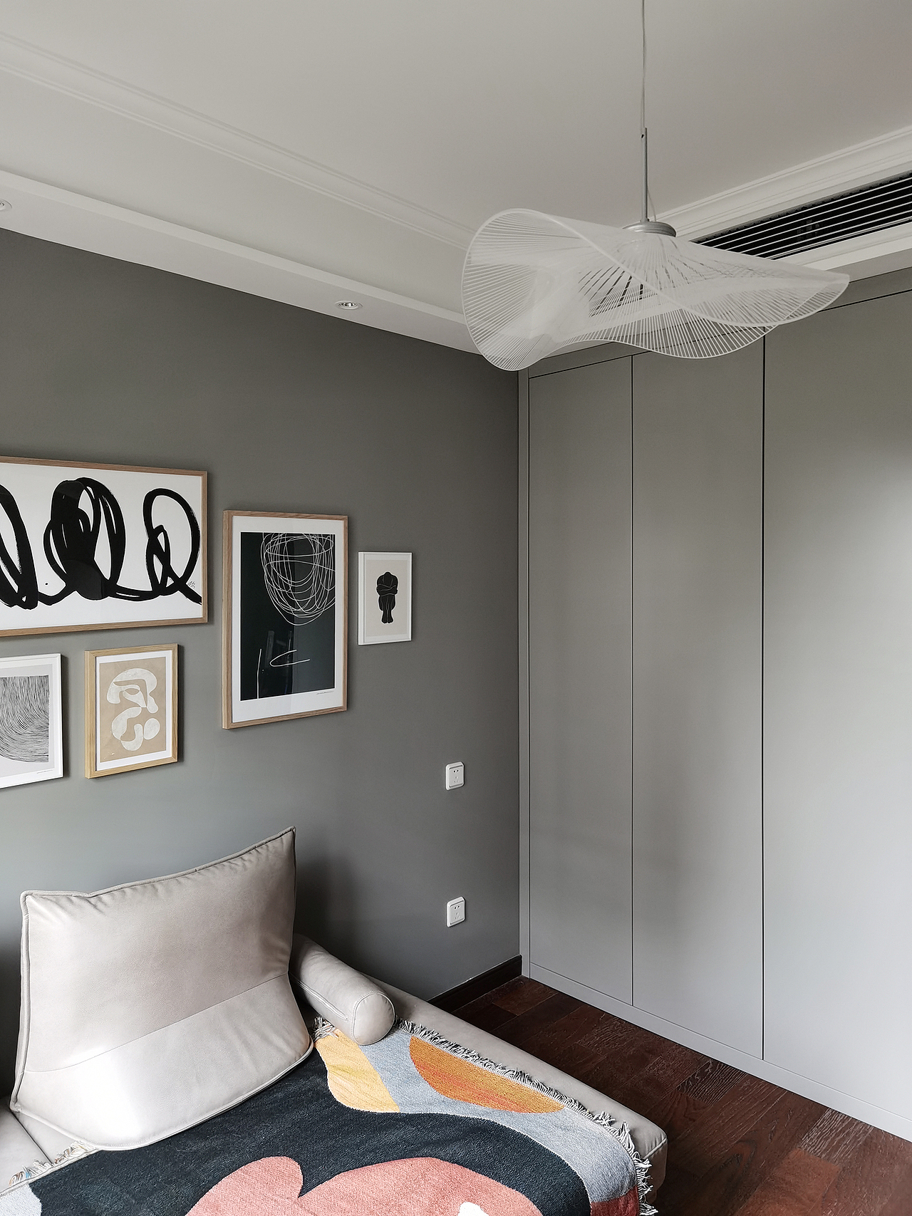 127平 复古高级灰北欧之家