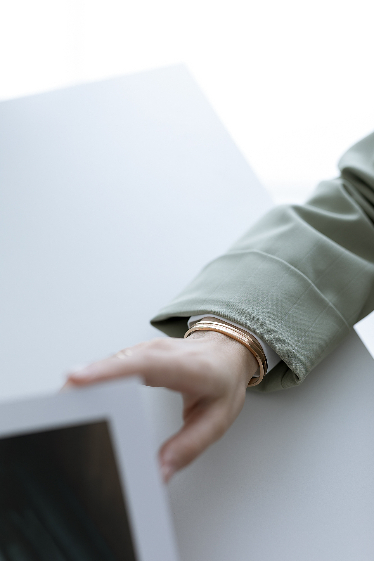 随手拍丨Daniel Wellington 丹尼尔惠灵顿 戒指 手镯（图ZMjMxOTQzODQw） - 产品摄影 - 站酷设计师白底图原创素材 - 站酷ZCOOL