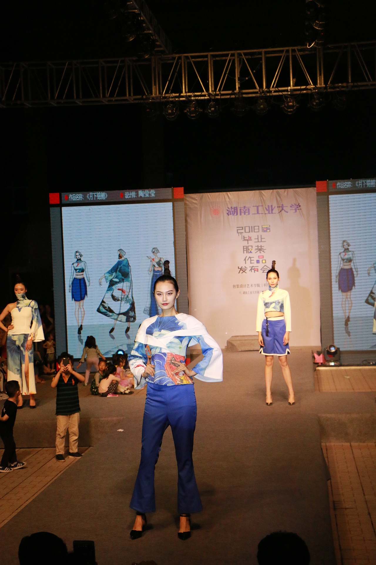 #2018毕业展#湖南工业大学2018届毕业服装作品发布会（图ZMTE4MzA3NzY4） - 人文/纪实摄影 - 站酷设计师梁小样原创素材 - 站酷ZCOOL