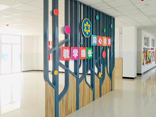 莲池小学的文化墙展示
