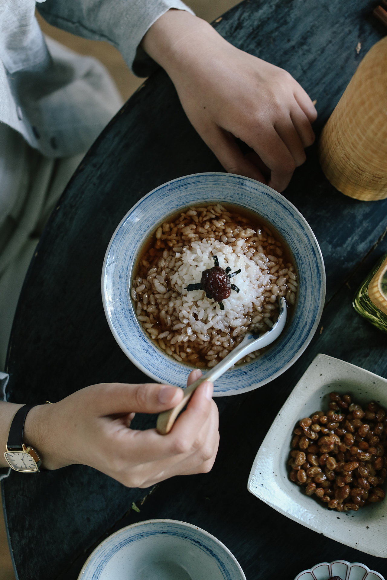美浓烧十草纹陶瓷菜盘
