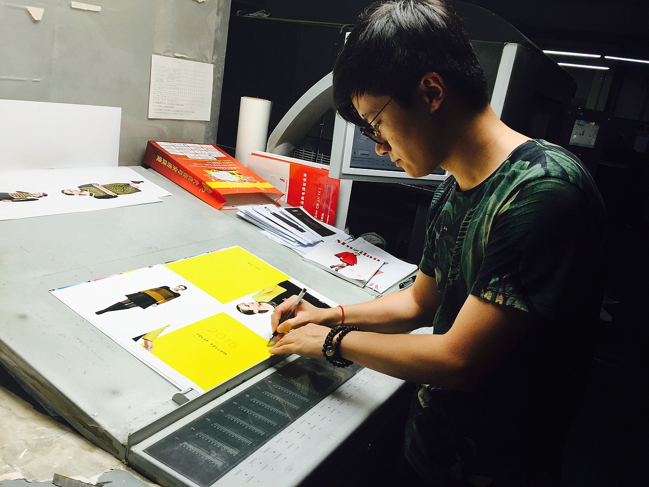 《木子兰》服装品牌画册-品牌视觉设计,大片修图,化妆,拍摄,印刷监印in站酷zcool