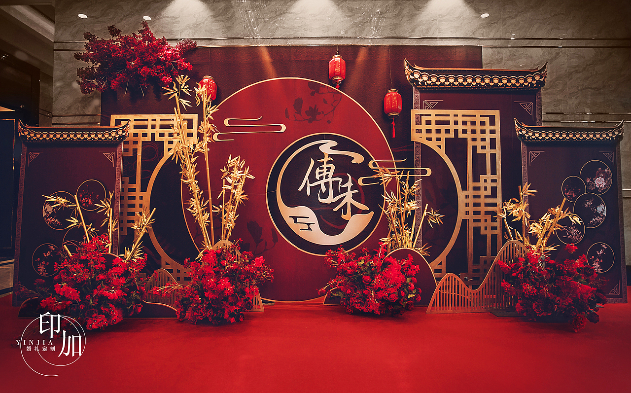 凤冠霞帔 新中式婚礼舞台吊顶