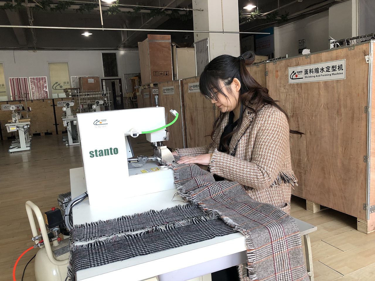 双面呢羊绒大衣流苏机，毛边机，须边机，波西米亚复古（图ZMTQ5MzAxOTA4） - 工业用品/机械 - 站酷设计师思坦途特种缝纫机原创素材 - 站酷ZCOOL