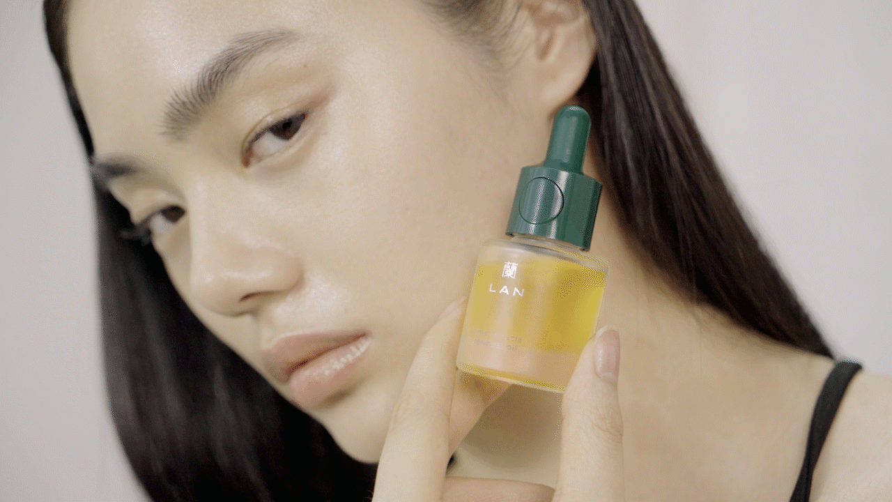精华油形象片| LAN精华油✖ 主图视频广告 护肤品（图ZMjIzMDgwNTQ0） - 短片 - 站酷设计师Eann_原创素材 - 站酷ZCOOL