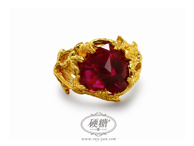 【玫瑰的暗面】系列——“女王” 红锆石戒指