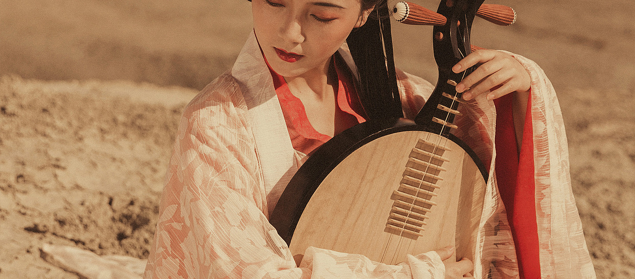 何事秋风悲画扇