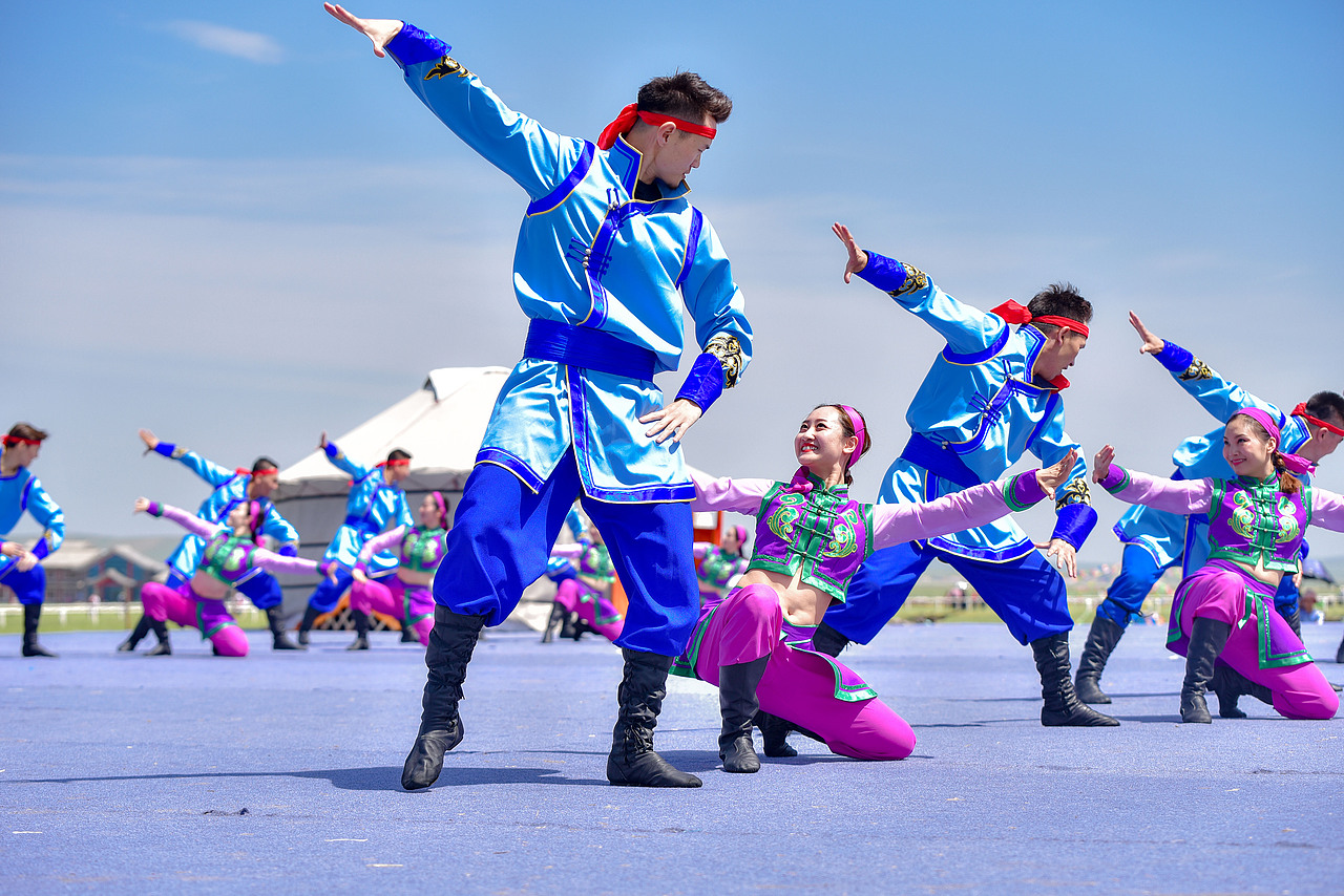 热情奔放的蒙古族庆祝2019中国草原蒙古马文化节