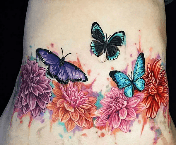 武汉江提街纹身小姐姐遮盖腹部疤痕:凤凰戏牡丹,远航