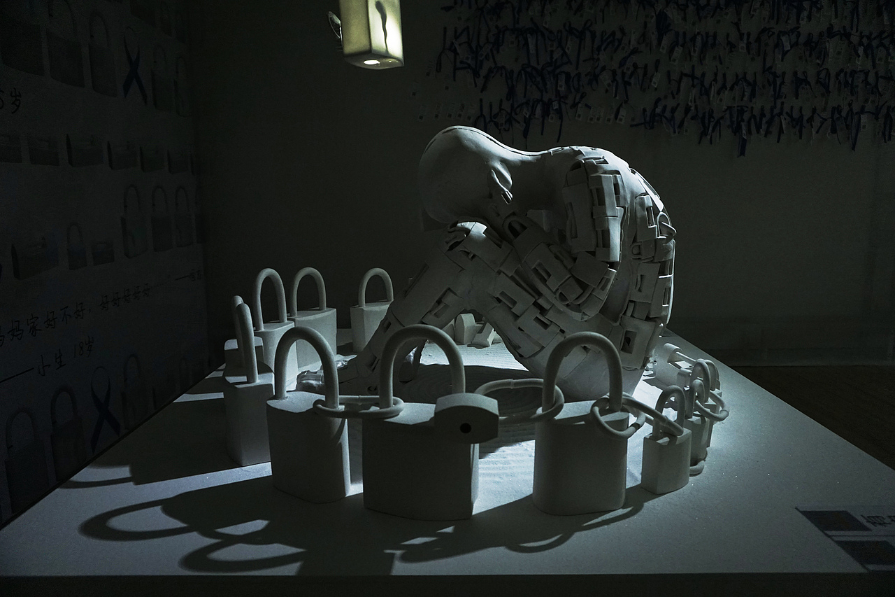 活在自己的圈子里