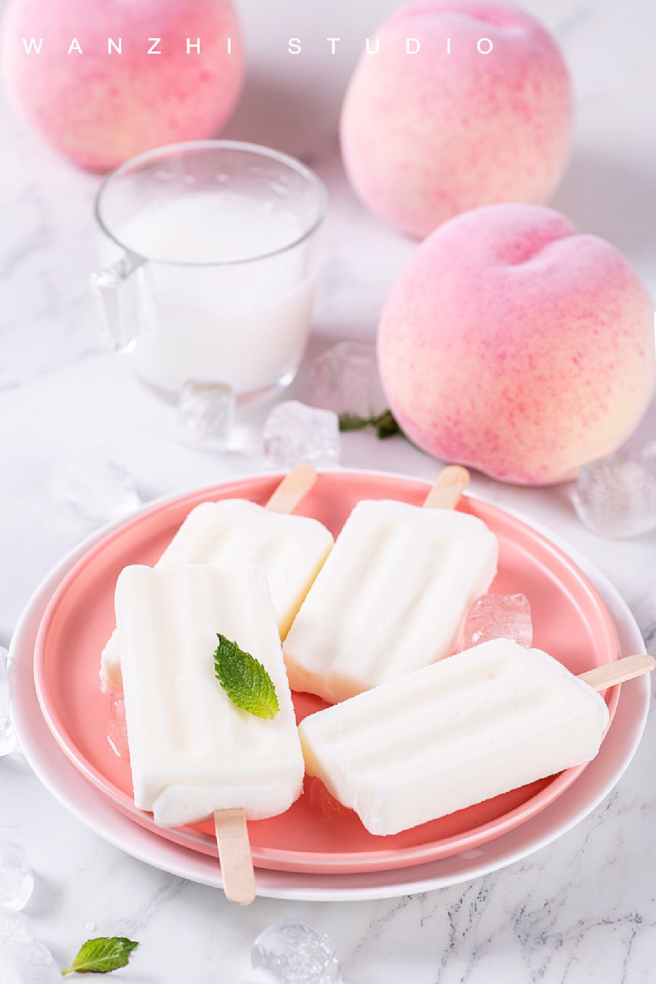 桃子酸奶用新鲜水果 库存图片. 图片 包括有 雏菊, 特写镜头, 早晨, 酸奶, 食物, 玻璃, 新鲜, 牛奶 - 42936559