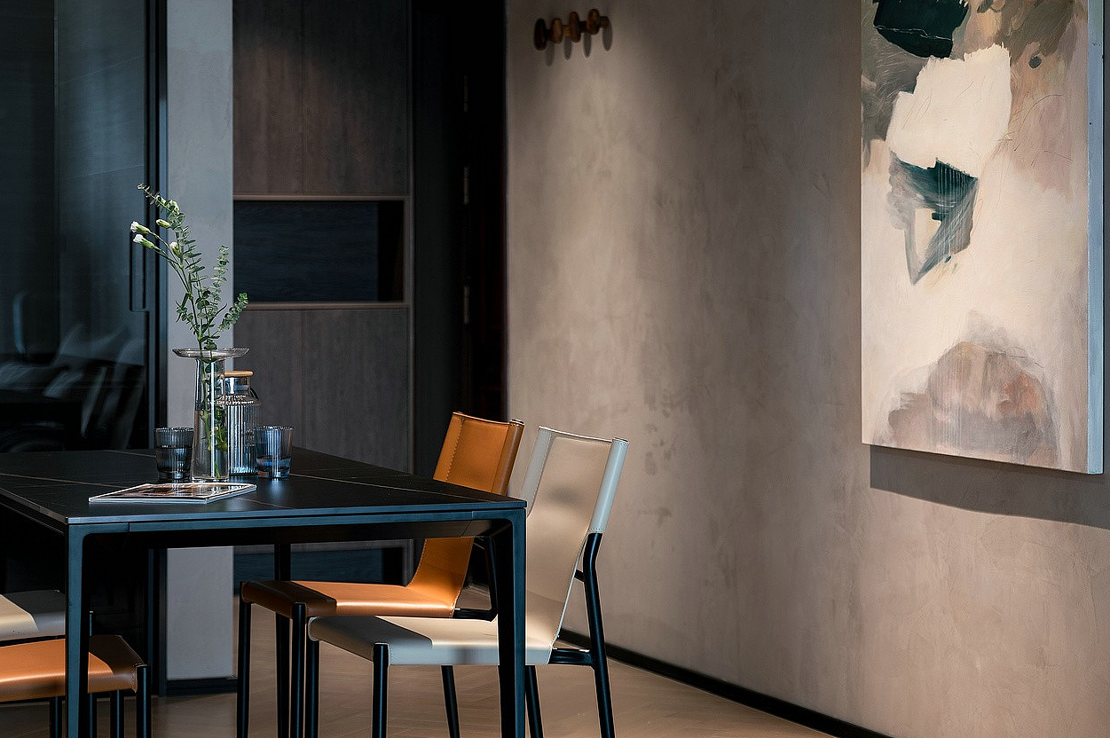 125㎡精装改造,用暗调来塑造空间质感