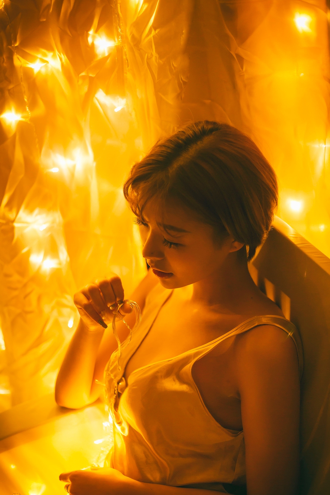 攒起那些个微弱的灯光（图ZMTAxNDU0MjMy） - 人像摄影 - 站酷设计师划痕叔叔原创素材 - 站酷ZCOOL