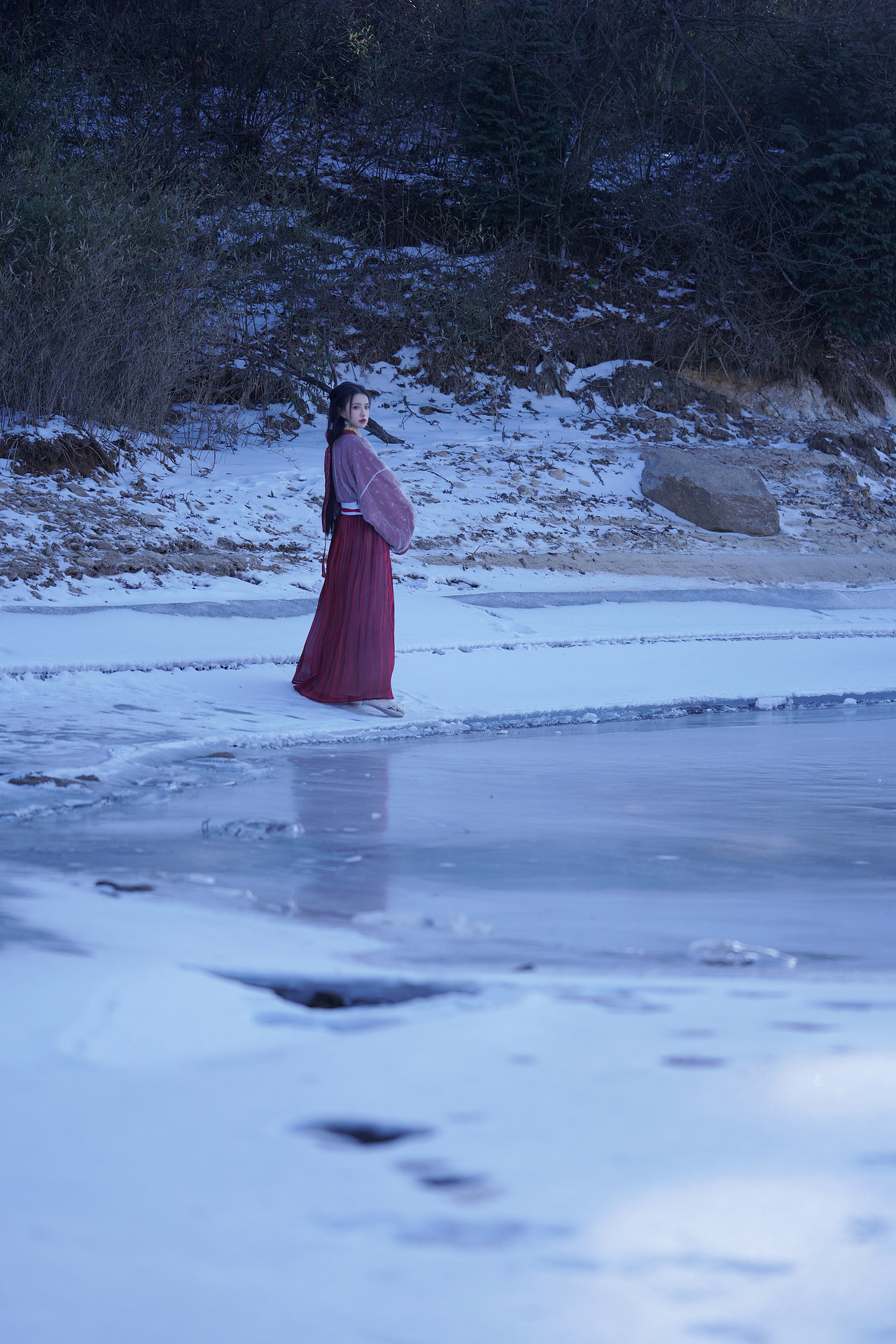 月色与雪色之间，你是第三种绝色（图ZMjQwNTI1ODE2） - 人像摄影 - 站酷设计师忱瑾子原创素材 - 站酷ZCOOL