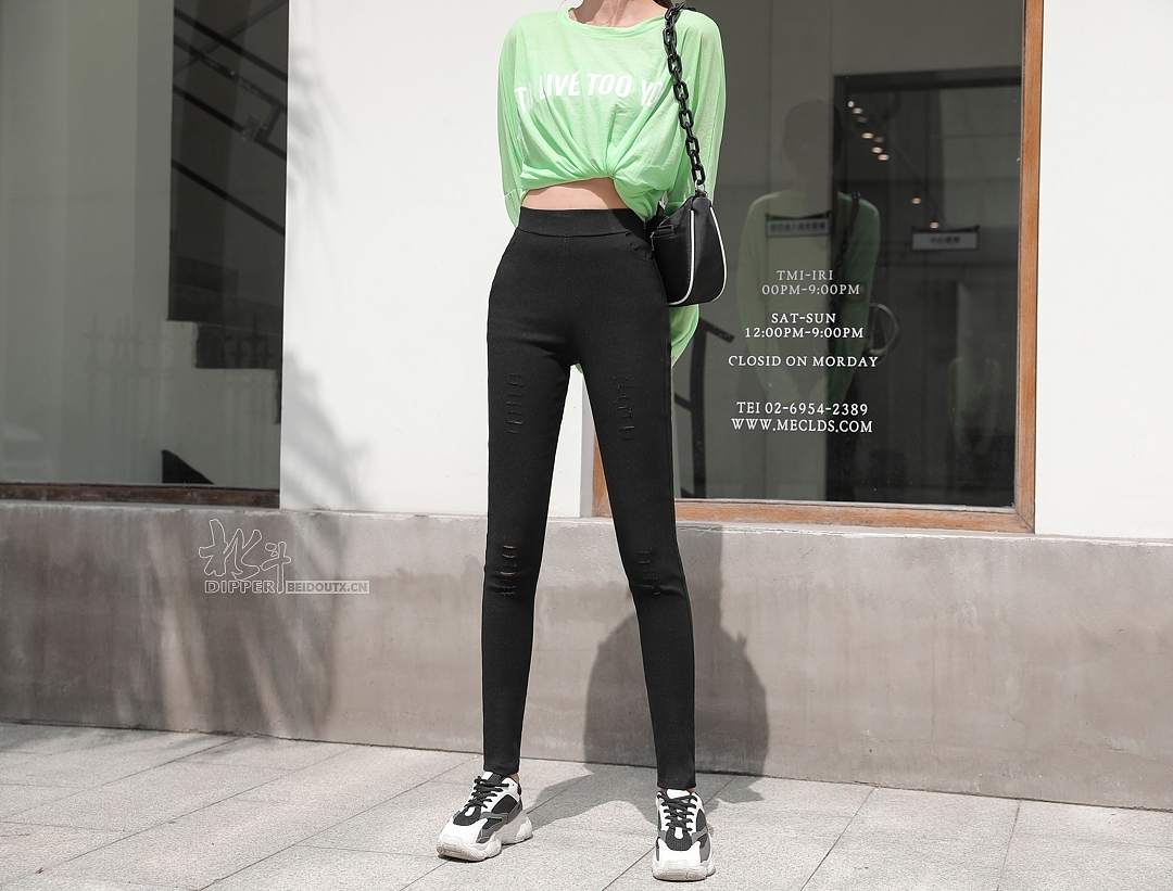 裤子拍摄小脚裤修身裤哈伦裤萝卜裤牛仔裤休闲裤喇叭裤（图ZMjIxODE0ODU2） - 人像摄影 - 站酷设计师北斗摄影原创素材 - 站酷ZCOOL