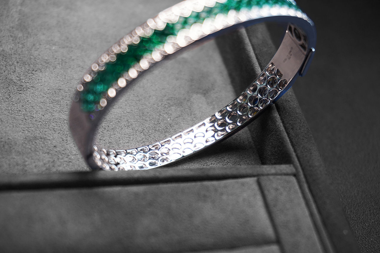 大海一片，不及青田半亩 祖母绿钻石手镯（图ZMjM0MjY0MDUy） - 首饰设计 - 站酷设计师首饰设计师西瓜原创素材 - 站酷ZCOOL