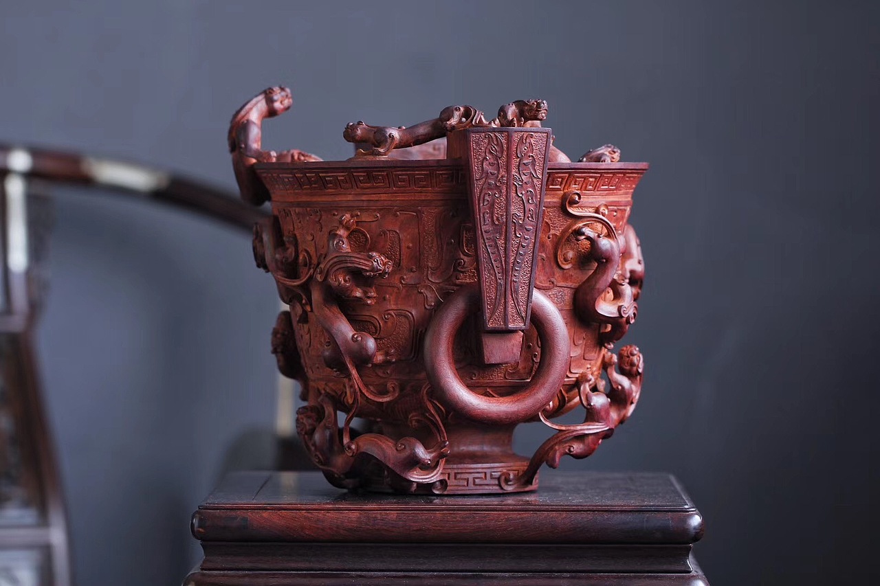 超大“螭龙捧寿杯” 