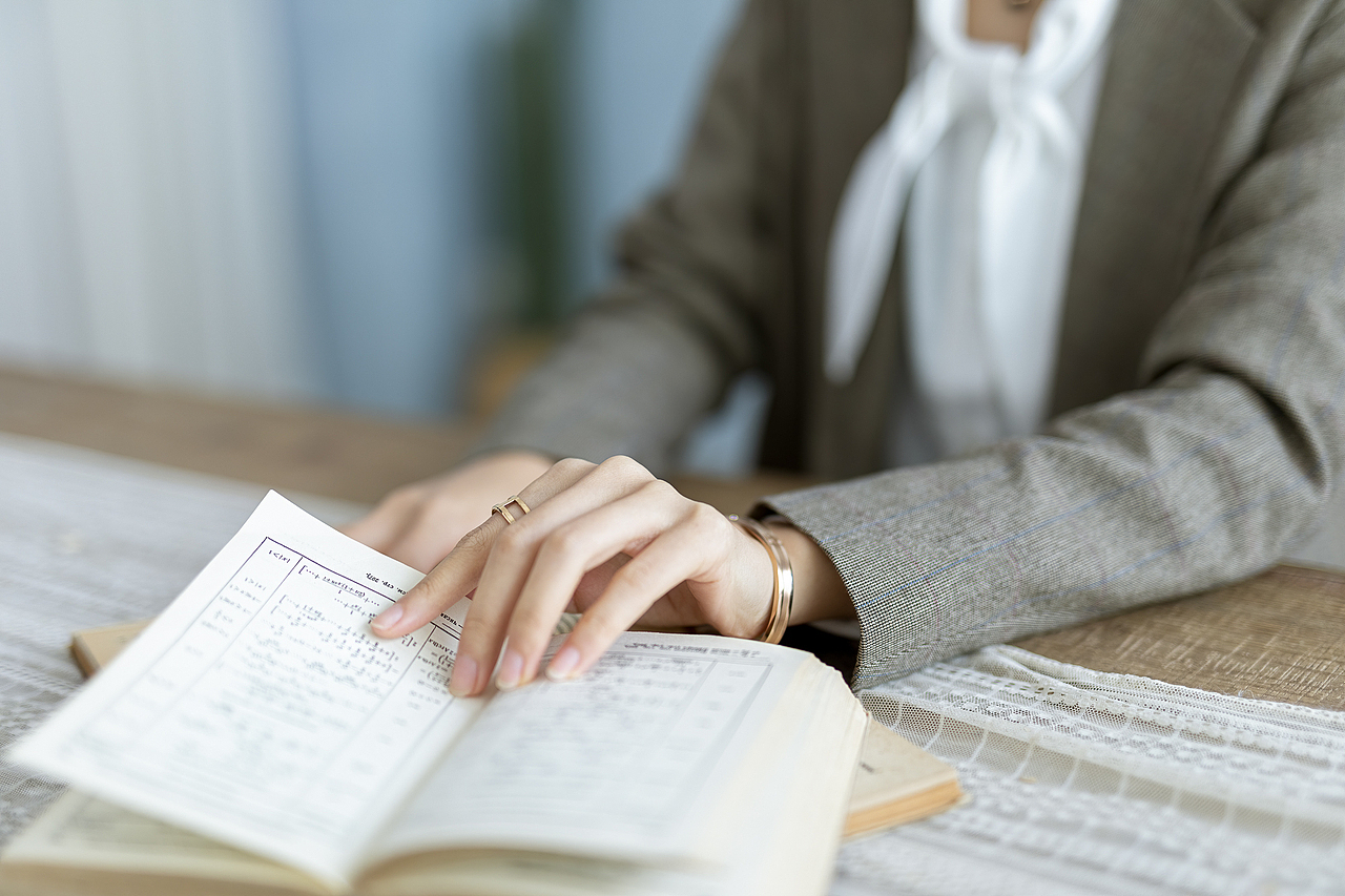 随手拍丨Daniel Wellington 丹尼尔惠灵顿 戒指 手镯（图ZMjMxOTQzODI0） - 产品摄影 - 站酷设计师白底图原创素材 - 站酷ZCOOL