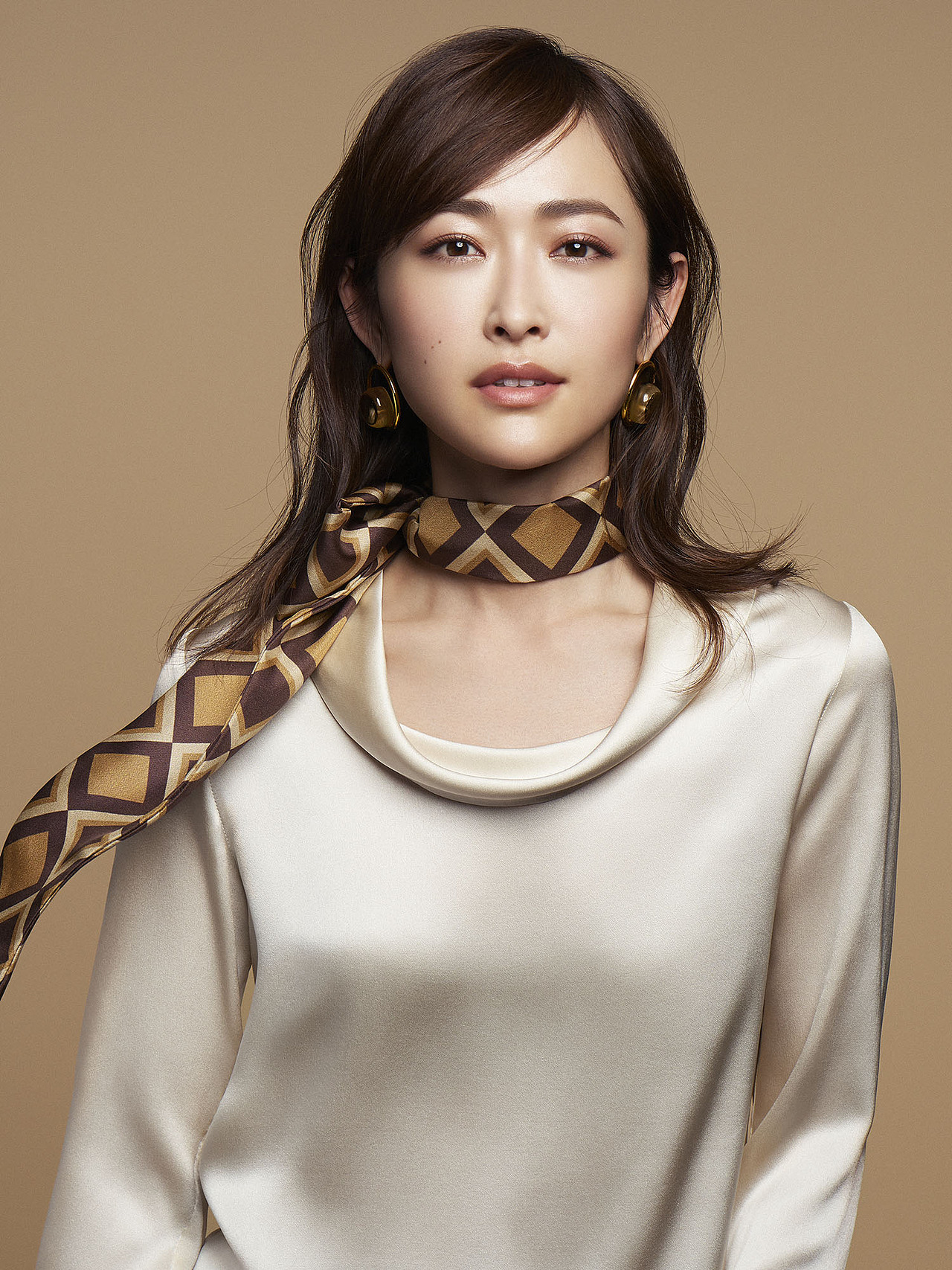 《NYLON 尼龙》杂志妆面拍摄|SESTUDIO摄影（图ZMTkyMzI2Njg4） - 人像摄影 - 站酷设计师STUDIOSE原创素材 - 站酷ZCOOL