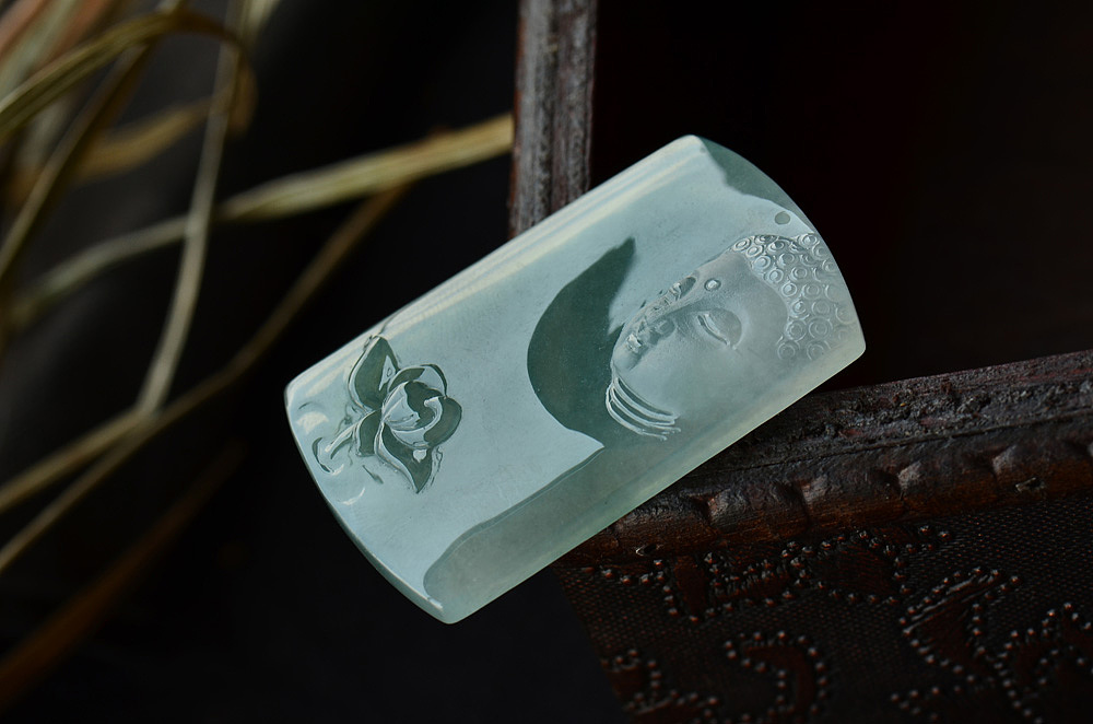 自然光下的翡翠才是真实的翡翠-精品篇