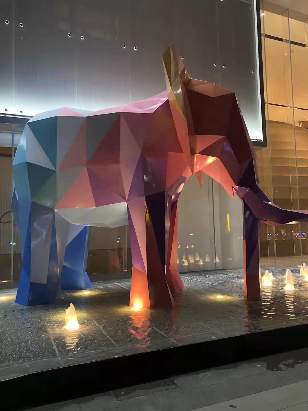 广场标志性不锈钢大象造型雕塑彩绘不锈钢几何动物雕塑