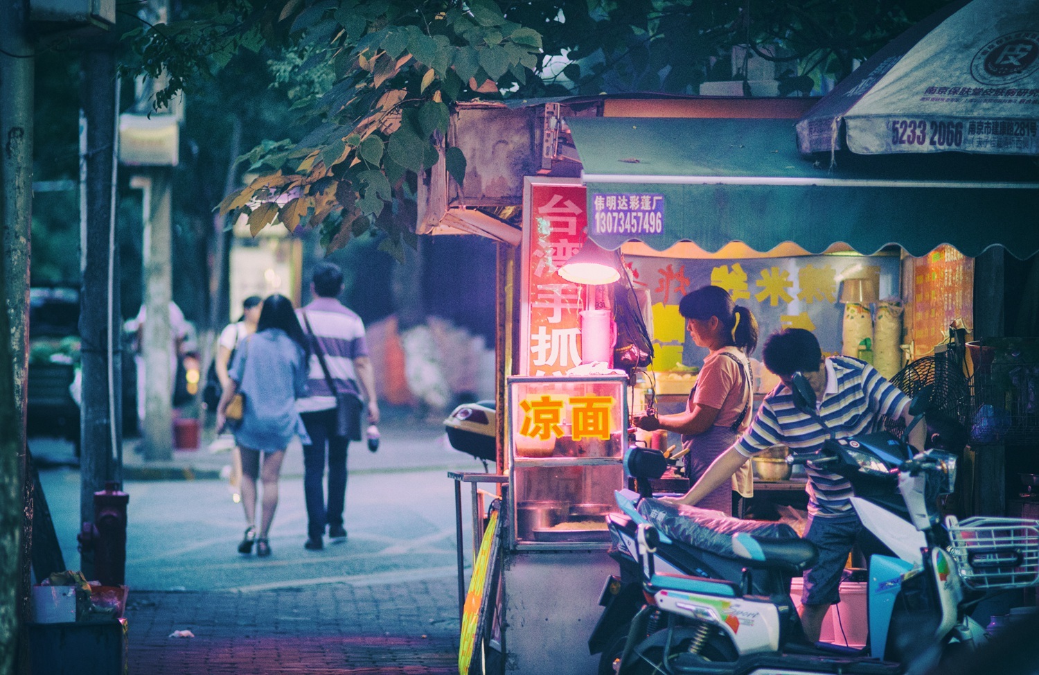 南京街头,傍晚至暮