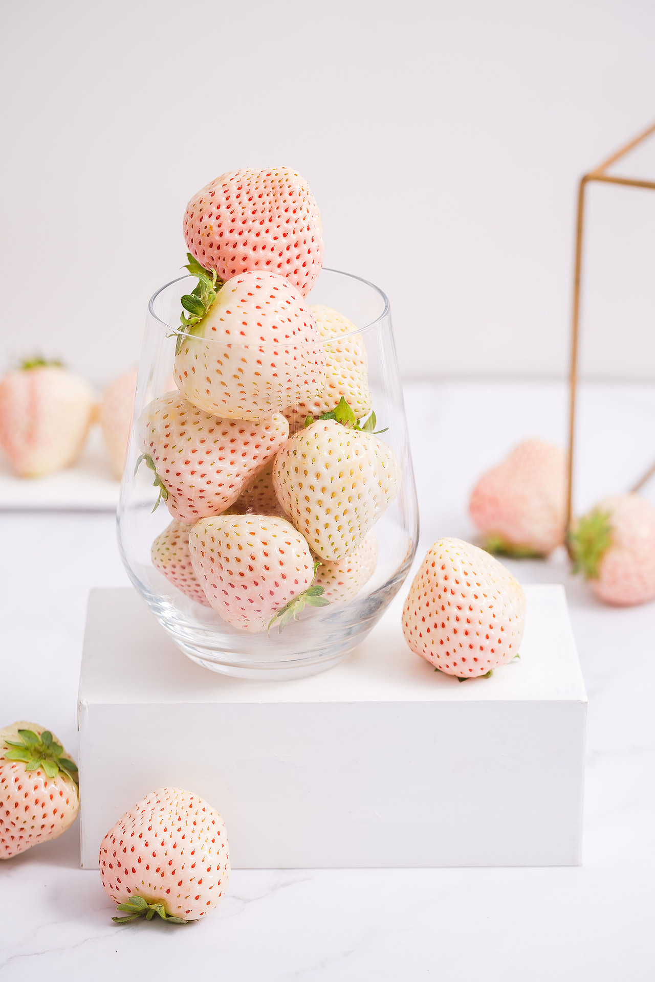 吃不起系列白草莓